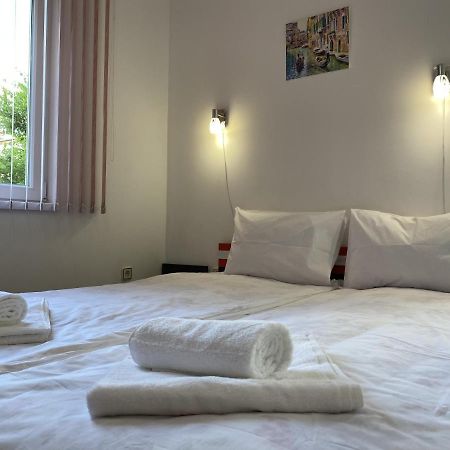 Sea Garden One Bed Apartment Бургас Экстерьер фото